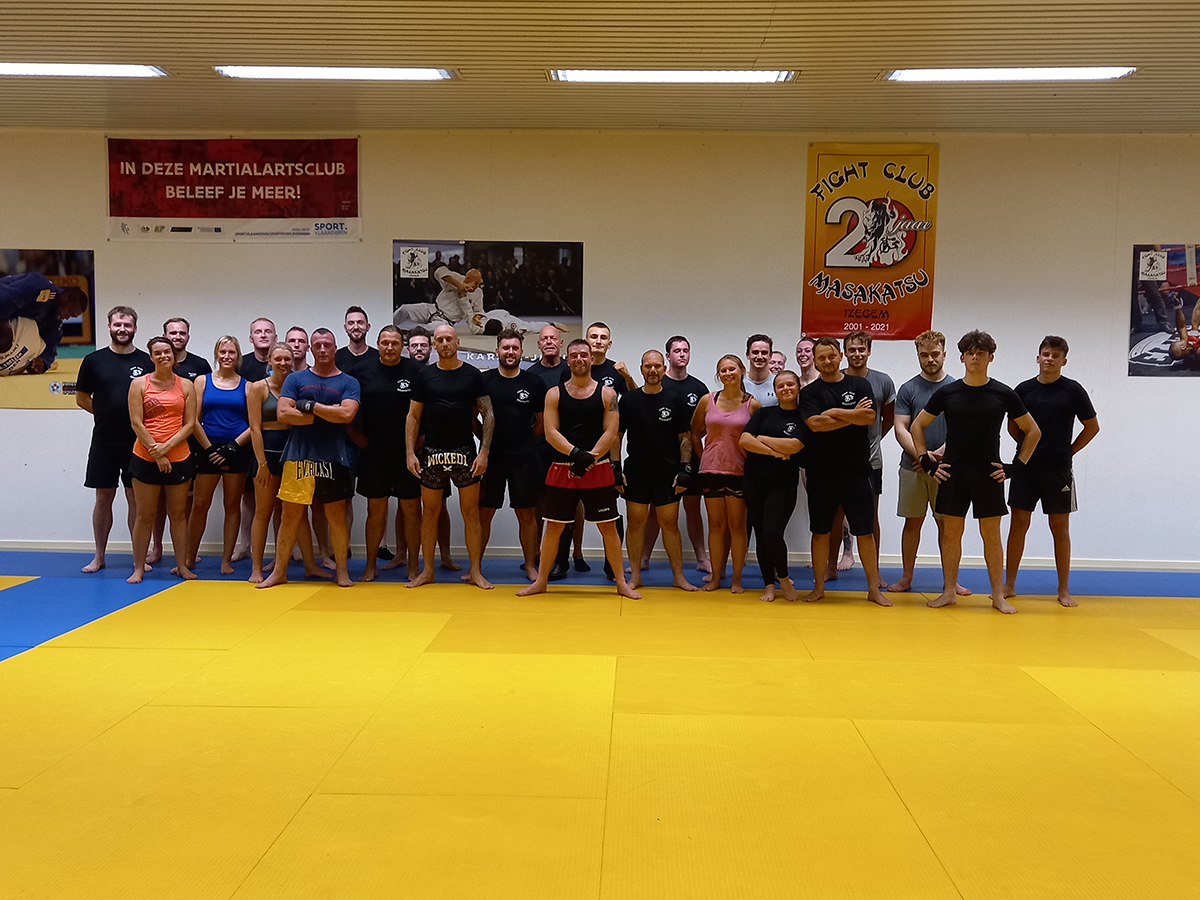 groepsfoto kickboxing Izegem